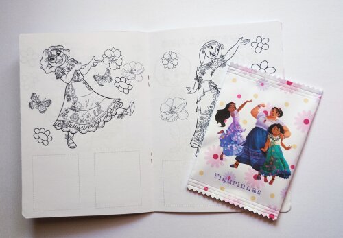 Álbum de Figurinhas com Desenhos para Colorir Encanto