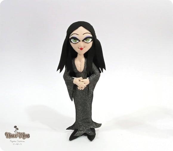Boneca Morticia Addams de Feltro