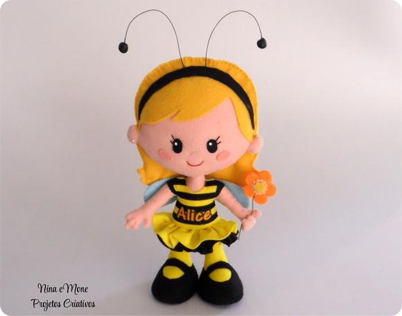 Boneca Menina Abelhinha de Feltro