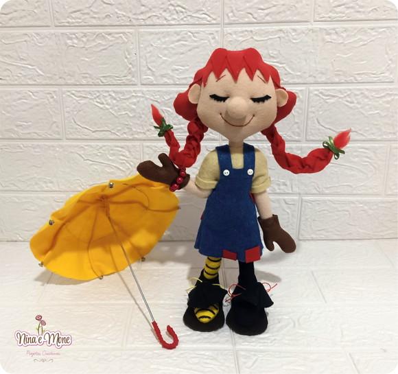 Boneca Pippi Meialonga com Sombrinha de Feltro