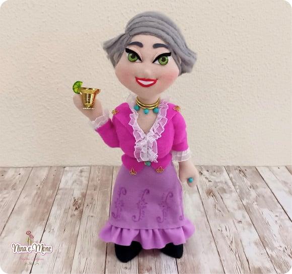 Boneca Vó Luisa de Feltro - Tema Elena de Avalor