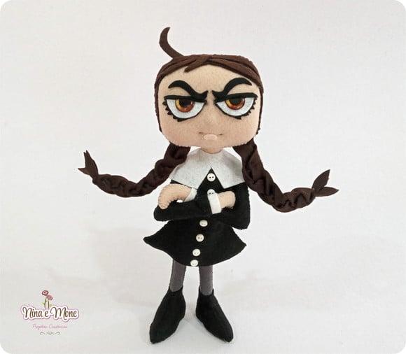 Boneca Vandinha Addams de Feltro