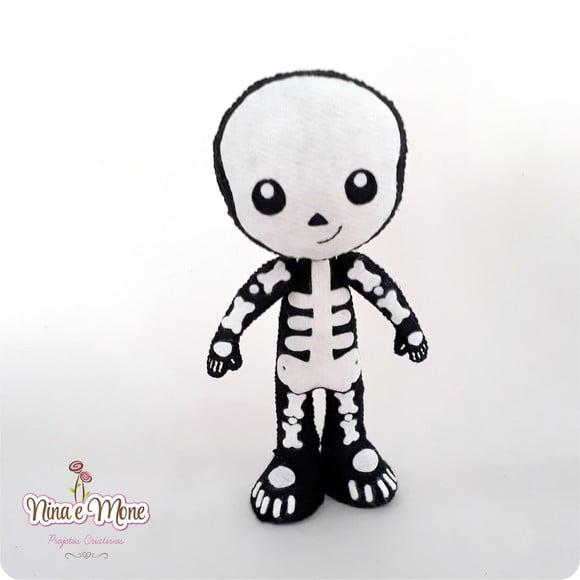 Boneco Caveirinha de feltro (Halloween)