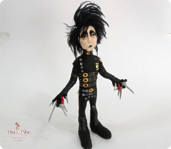 Boneco Edward Mãos de Tesoura de feltro