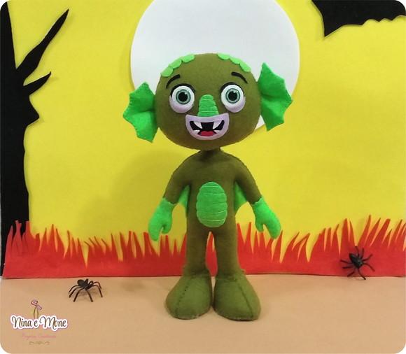 Boneco Monstrinho do Pântano de Feltro (halloween)