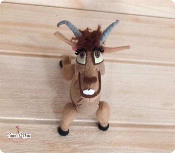 Cabra Lupe de feltro