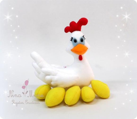 Galinha dos Ovos de Ouro em Feltro