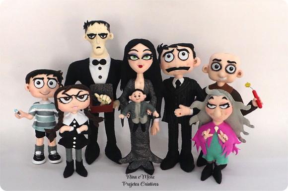 Kit 2 Bonecos Familia Addams de Feltro