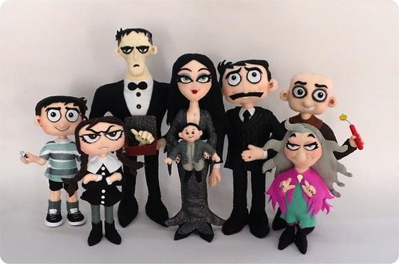 Kit 2 Bonecos Familia Addams de Feltro