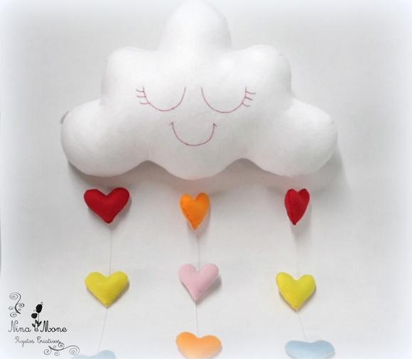 Nuvem de Feltro com Chuva de Corações