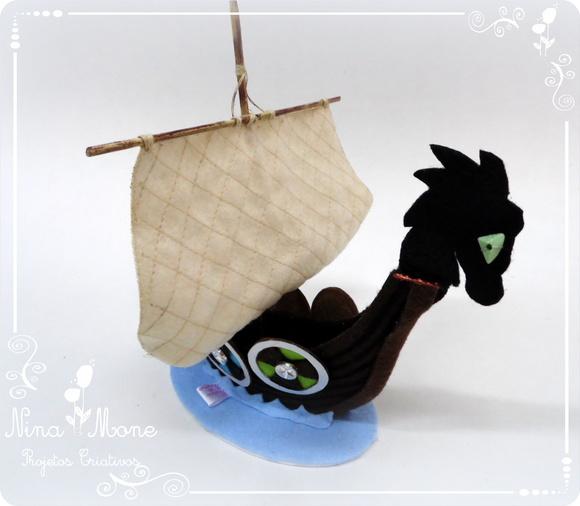 Topo de Bolo Barco Viking de Feltro