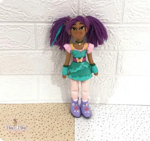 Boneca Ava - Academia Unicórnio de Feltro