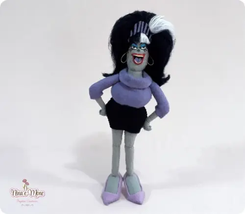 Boneca Eunice de feltro (Transilvania)