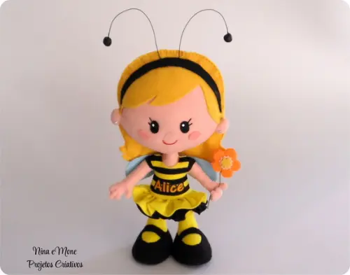 Boneca Menina Abelhinha de Feltro