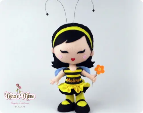 Boneca Menina Abelhinha de Feltro