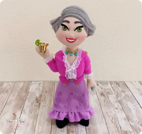 Boneca Vó Luisa de Feltro - Tema Elena de Avalor