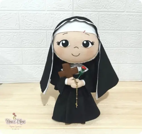 Boneca Santa Rita de Cássia de Feltro