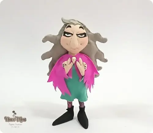 Boneca Vovó Addams de Feltro