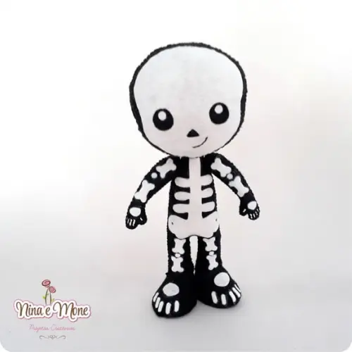 Boneco Caveirinha de feltro (Halloween)