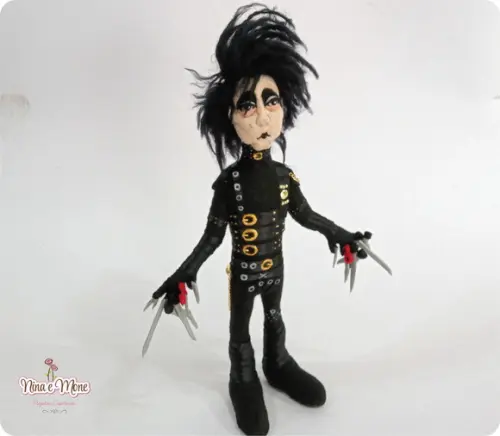 Boneco Edward Mãos de Tesoura de feltro