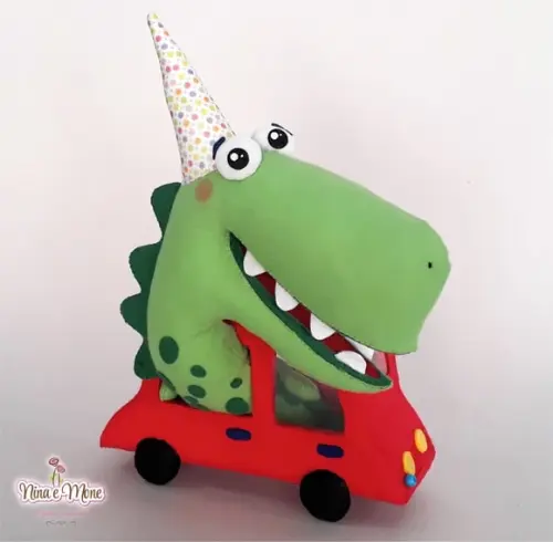 Dinossauro em Carro 3d de Feltro
