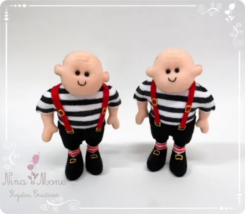 Irmãos Gêmeos - Tema Alice em Feltro