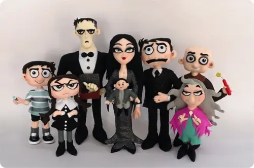 Kit 2 Bonecos Familia Addams de Feltro