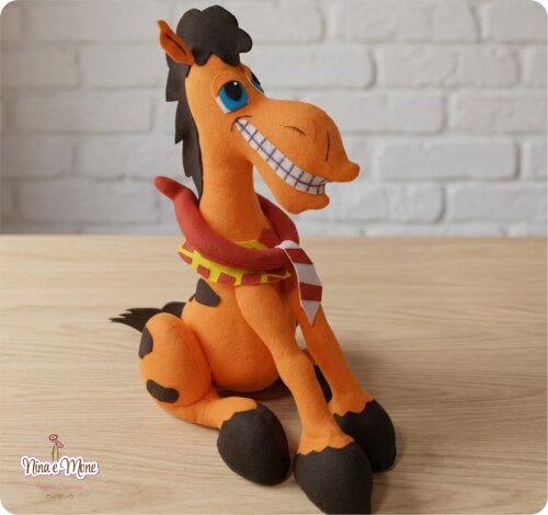 Cavalo Alipio de feltro - tema Turma da Fazenda