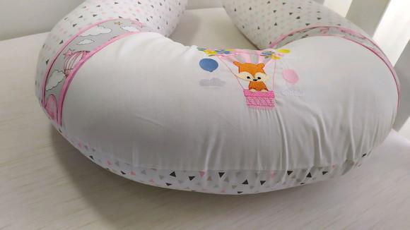 Almofada de Amamentação Bordada Balão Rosa