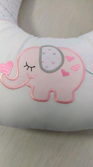 Almofada de Amamentação Bordada Chuva de Amor