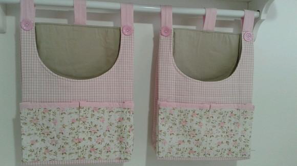 Bolsões porta fraldas com duas peças floral rosa e bege
