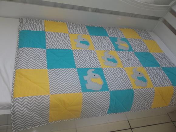Edredom para mini cama com aplicação