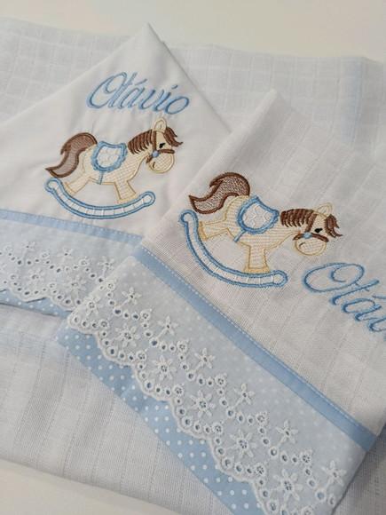 Kit Toalha Fralda com Capuz Bordada e Fraldinha de Boca