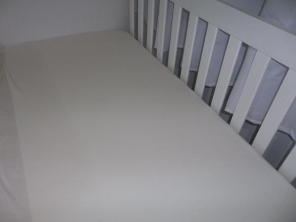 Lençol de malha para berço cor creme( avulso)