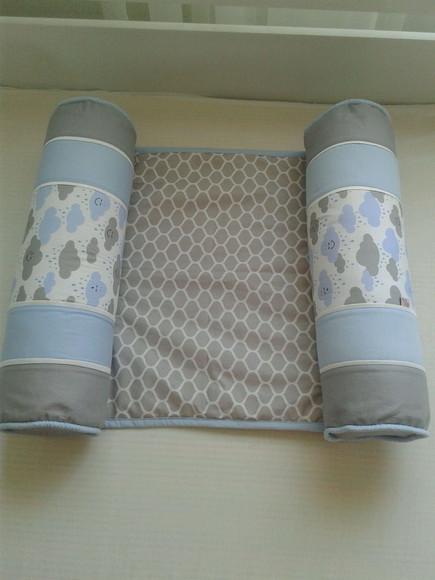 Rolinho segura bebê