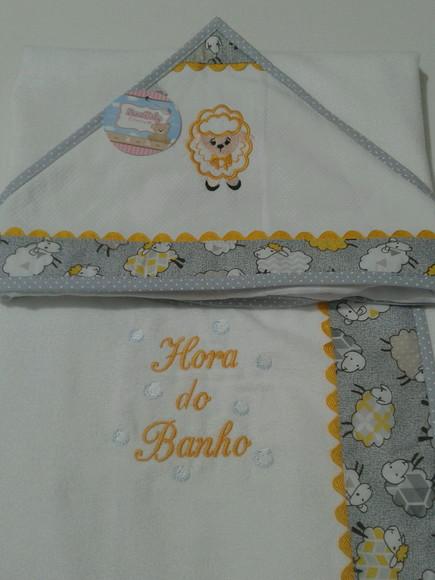 Toalha Forrada com Fralda Capuz Bordada Luxo