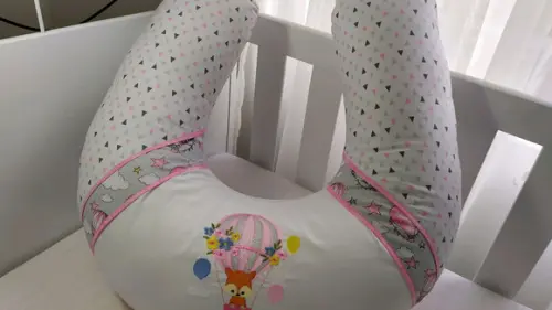 Almofada de Amamentação Bordada Balão Rosa