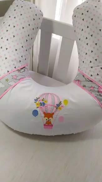 Almofada de Amamentação Bordada Balão Rosa