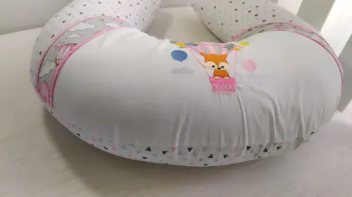 Almofada de Amamentação Bordada Balão Rosa
