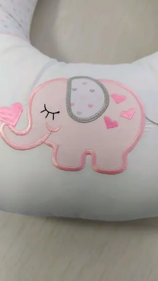Almofada de Amamentação Bordada Chuva de Amor