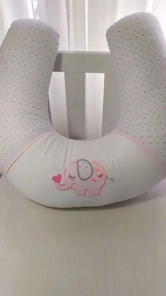 Almofada de Amamentação Bordada Chuva de Amor