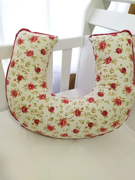 Almofada de Amamentação Floral Vermelho