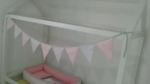 Bandeirolas de tecido para mini cama
