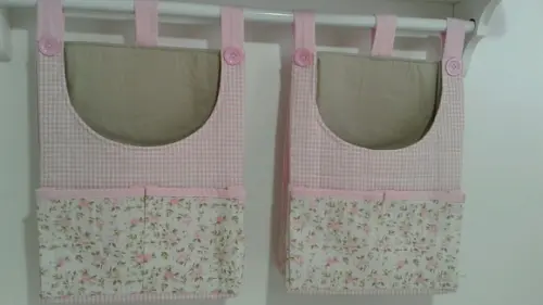 Bolsões porta fraldas com duas peças floral rosa e bege