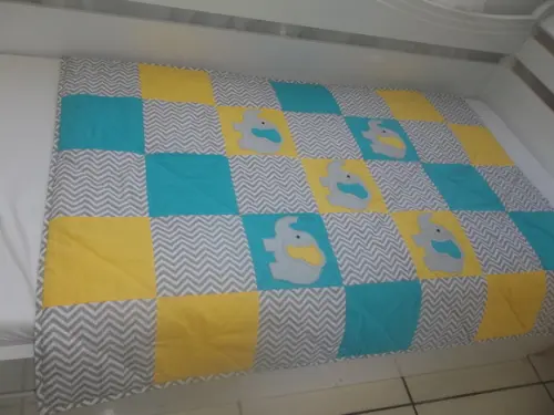 Edredom para mini cama com aplicação