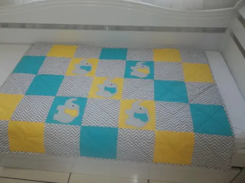 Edredom para mini cama com aplicação
