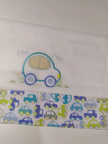 Fraldinha de boca bordada