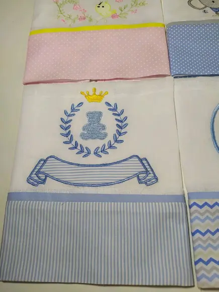 Fraldinha de boca bordada