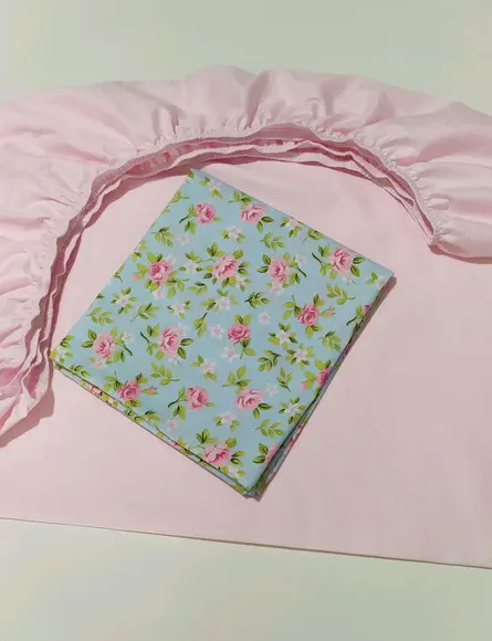 Jogo de lençol poa rosa e floral para mini cama 2 pçs