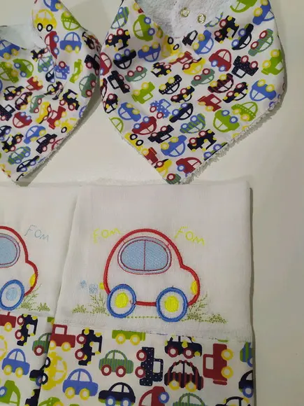 Kit de babador e pano de boca bordado com 6 pças
